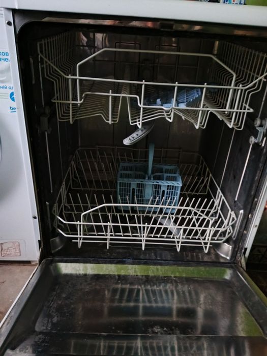 Продам машину посудомийку