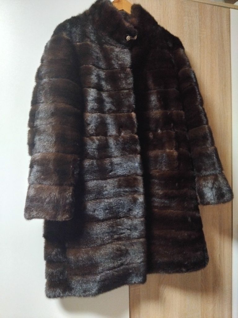 Продам норкову шубу