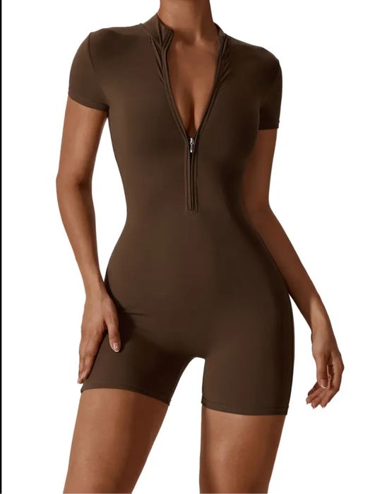 Костюм для спорта М шоколадного цвета