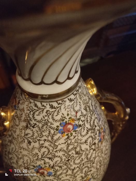 Jarra em louça pintada à mão