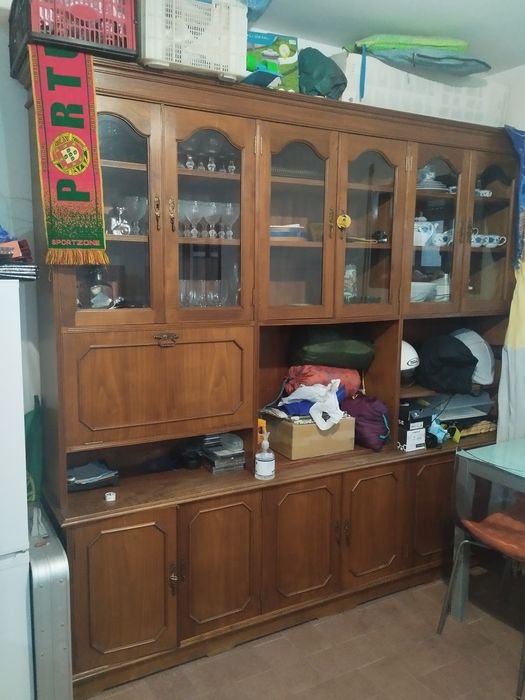 Vendo móvel com cristaleira e bar