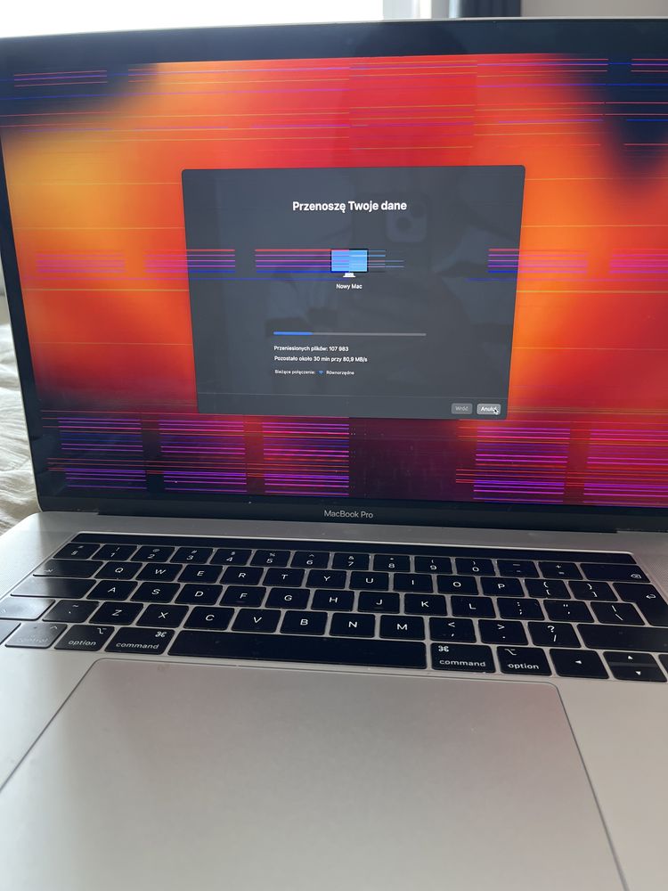 MacBook Pro 15” 2018 – USZKODZONY ekran, sprawny komputer