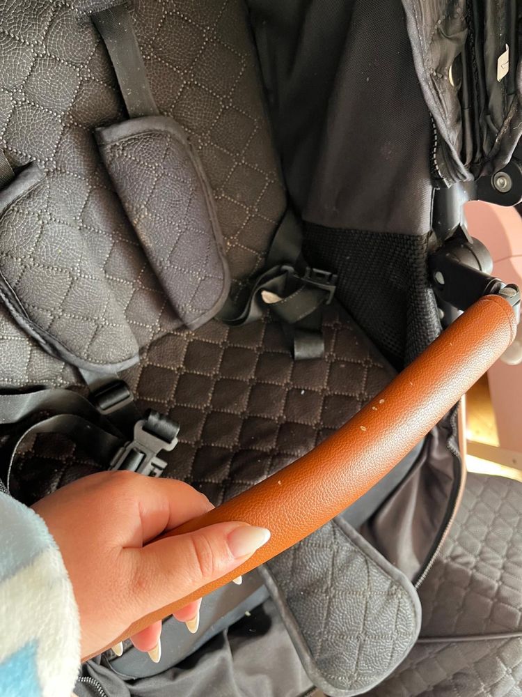 Carrinho de bebe moderno e muito bem estimado