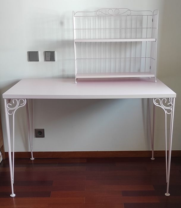 Secretária com estante