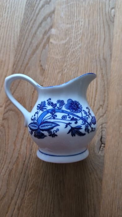 Porcelanowy mlecznik Korona