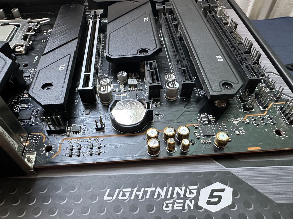 MSI MAG Z690 DDR4 + Intel I7 12700KF + 64GB RAM DDR4 3600mhz