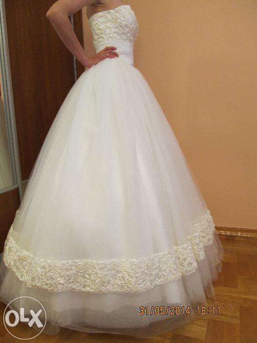 Вишукане весільне плаття від Оксани Мухи