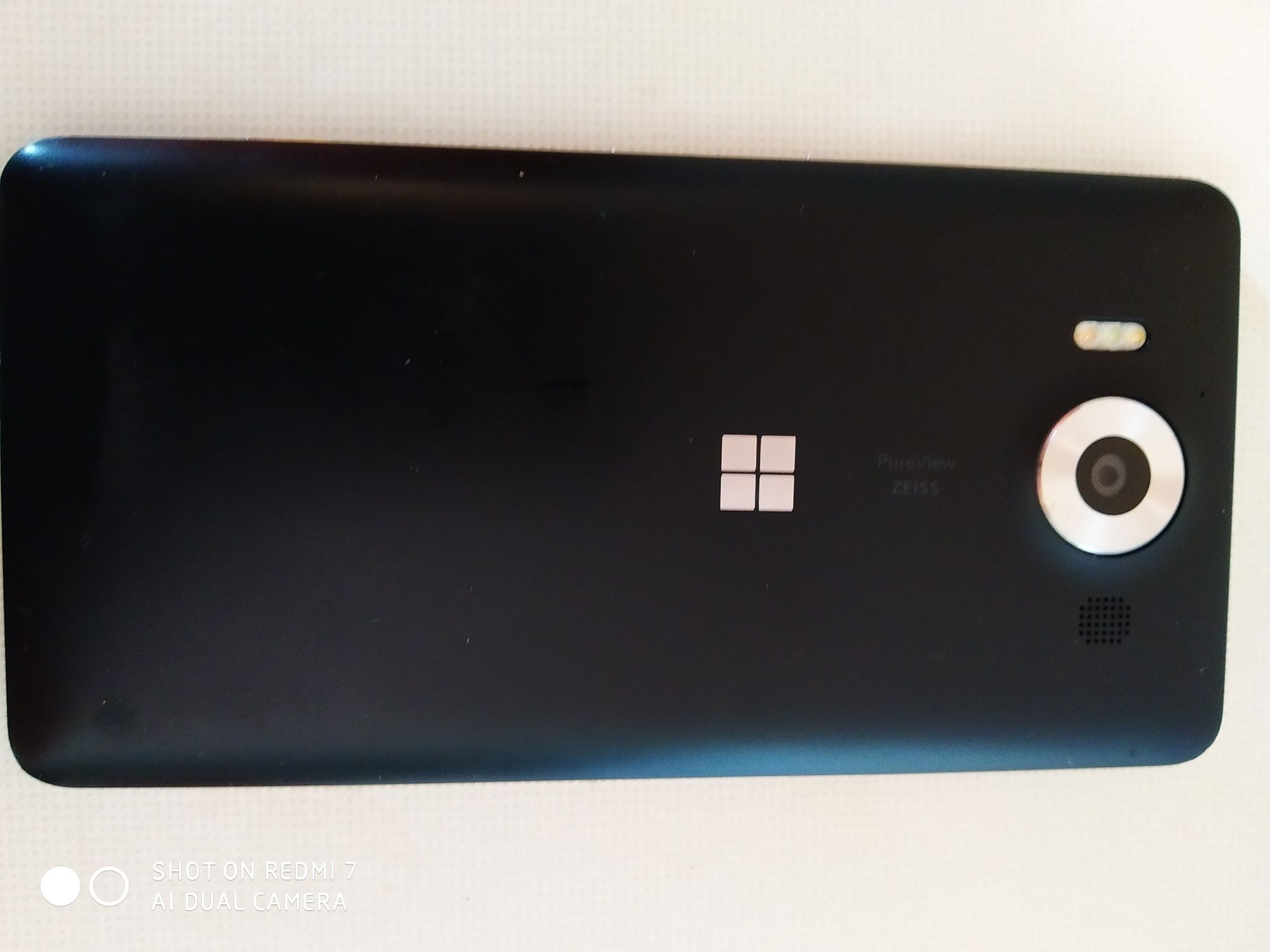 Смартфон телефон microsoft lumia 950