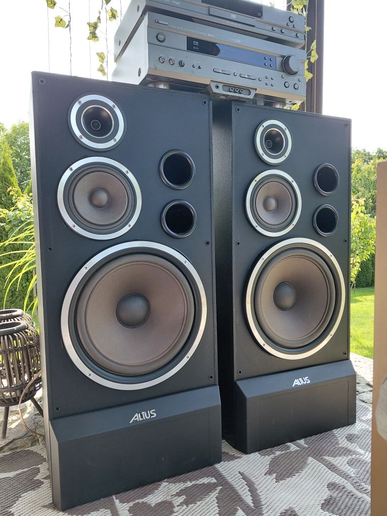 Amplituner i DVD  Yamaha Artusa 300 i subwoofer  B&W  ASW 1000