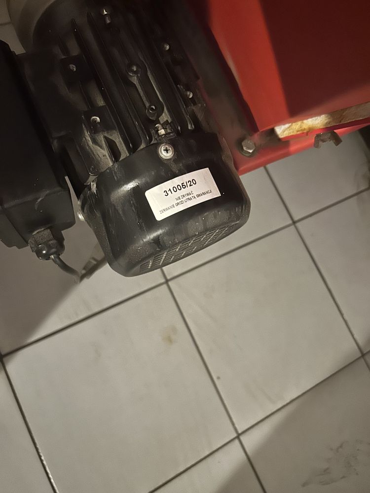 Piec z podajniekiem tekla
