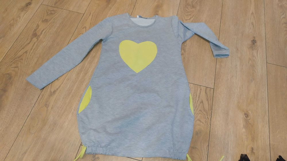 sukienka  roz 128   8 Y