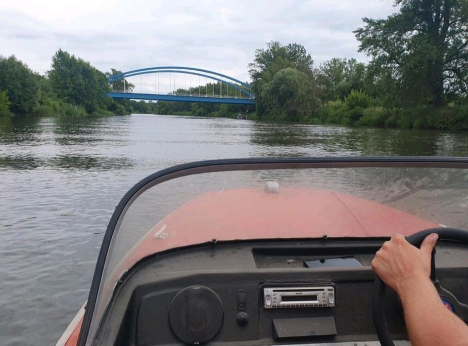 Łódź motorowa z przyczepką bez silnika