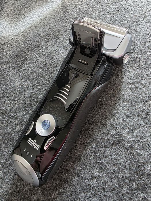Golarka Braun Series 7 760cc-4 ze stacją czyszczącą