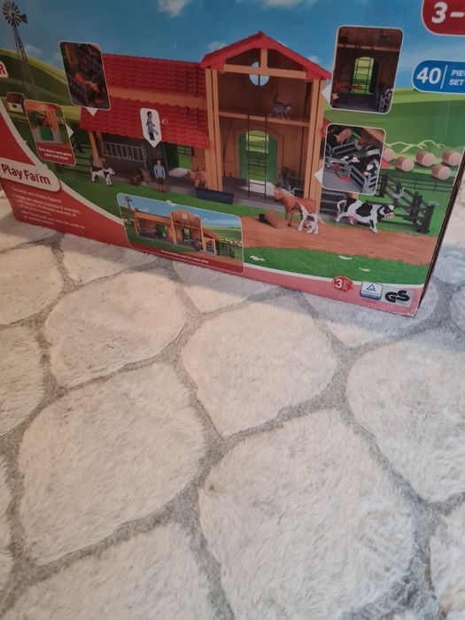 Duża farma do zabawy . Budynki,zwierzęta.