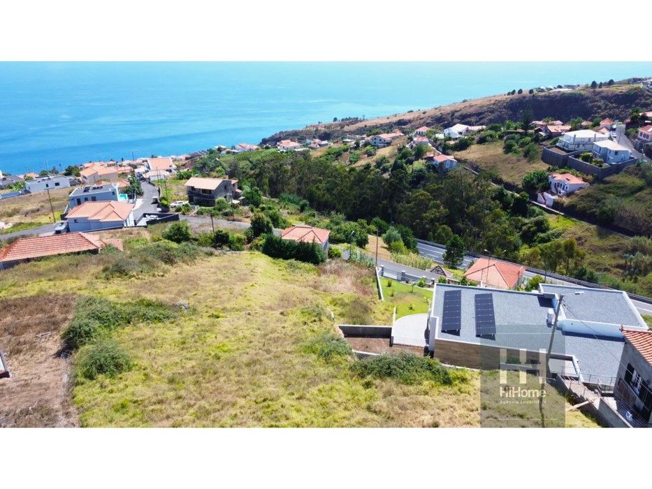 Terreno para construção com vista mar no Estreito da Calheta