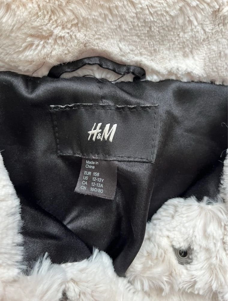 Białe futerko H&M