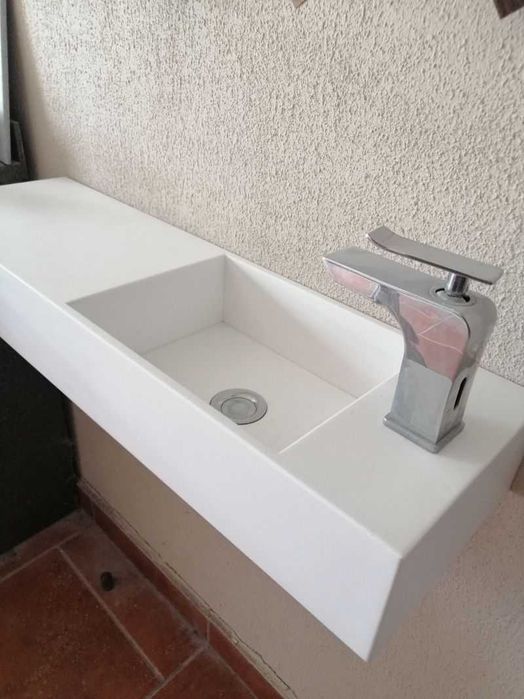 Umywalka z Corianu , biała.