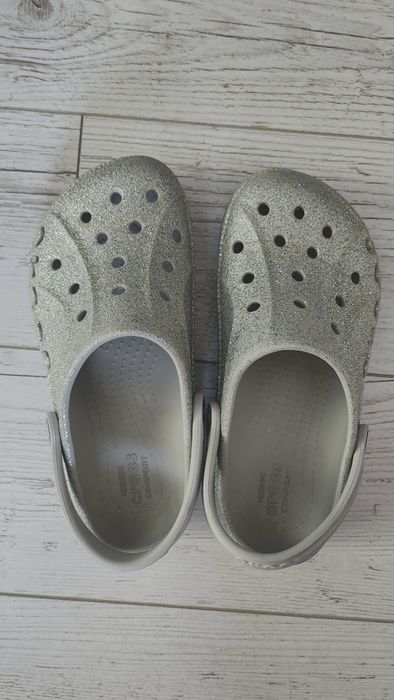 Buty crocs srebrne