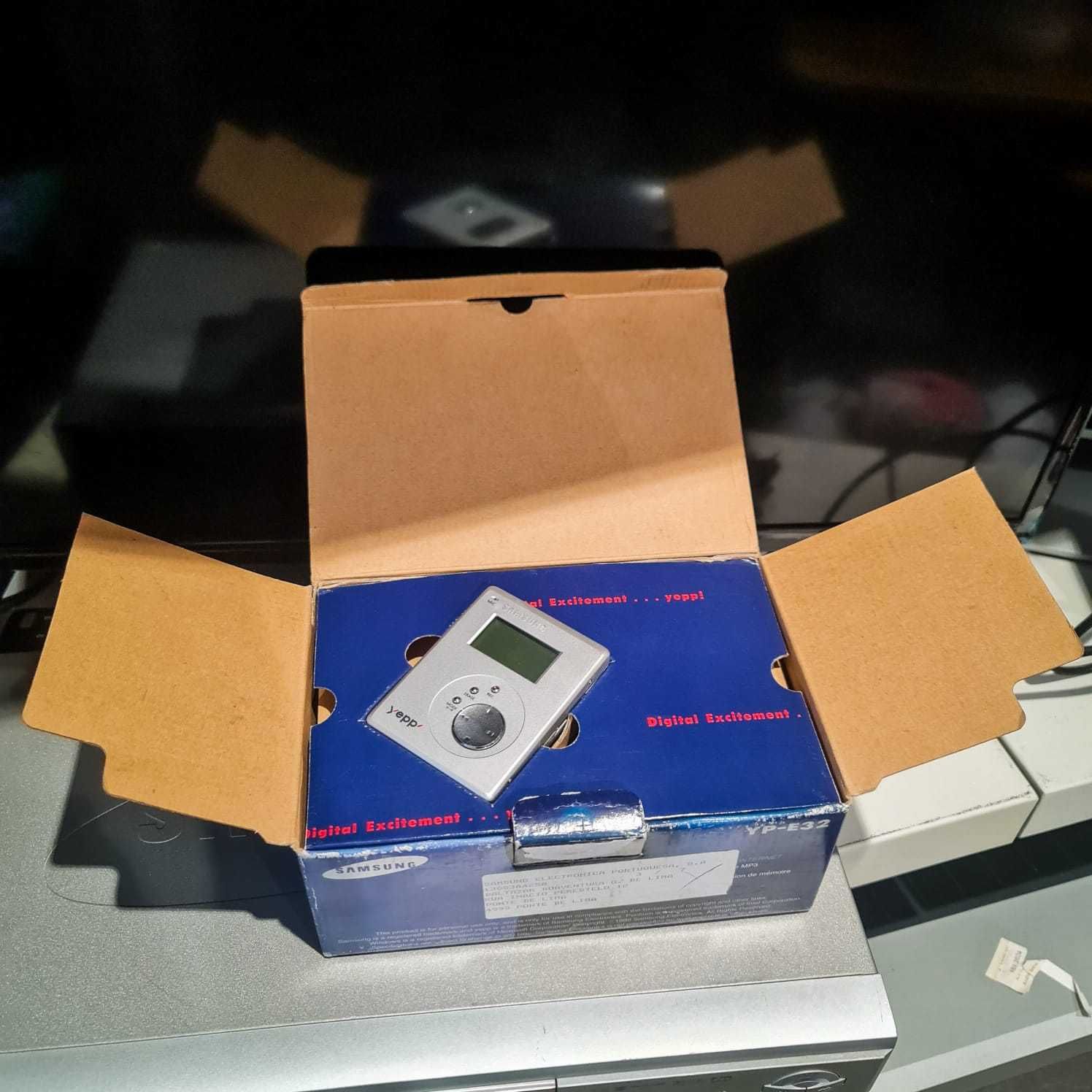 Samsung Yepp YP-E32 32MB (c/ caixa e acessórios)