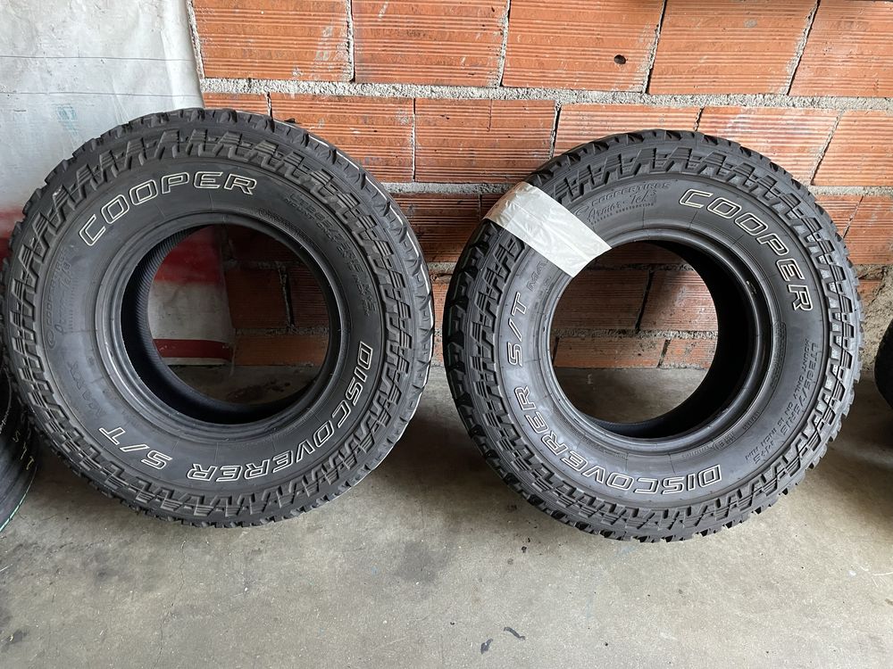 2 Pneus 285/75/16 Cooper impecaveis