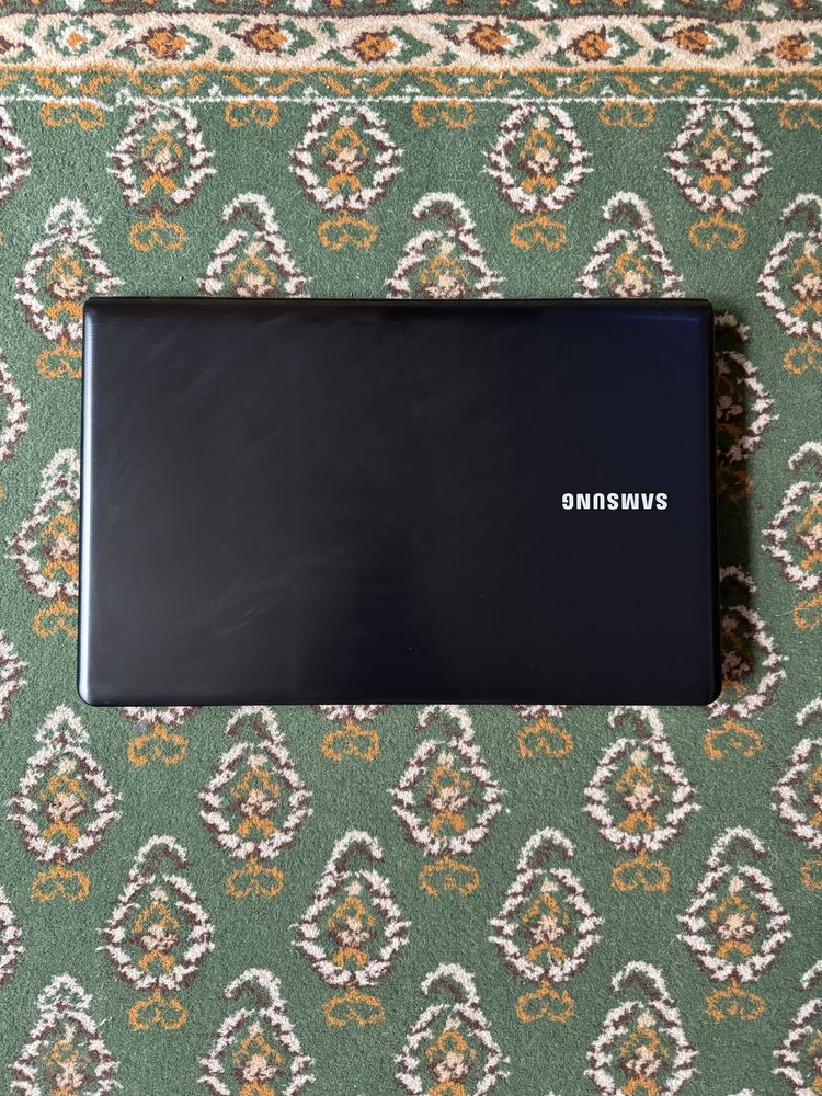 Laptop Samsung E350E5C-SO4PL  15,6” Intel Core i3  750 GB