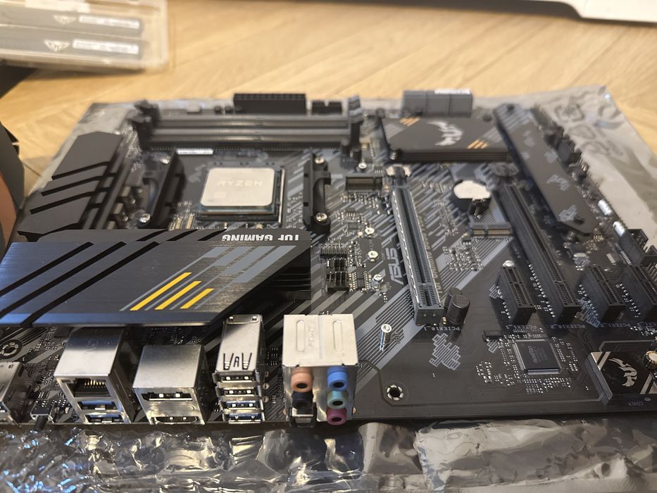 Ryzen 5600X Box + Cooler + TUF B550 + 16GB DDR4 Viper Steel 3200 MHz