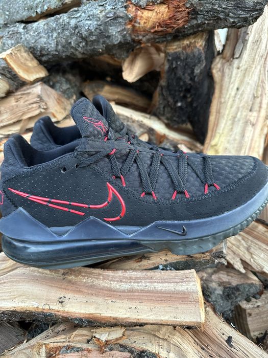 Кросівки Nike LeBron XVII Low "Bred" CD5007-001