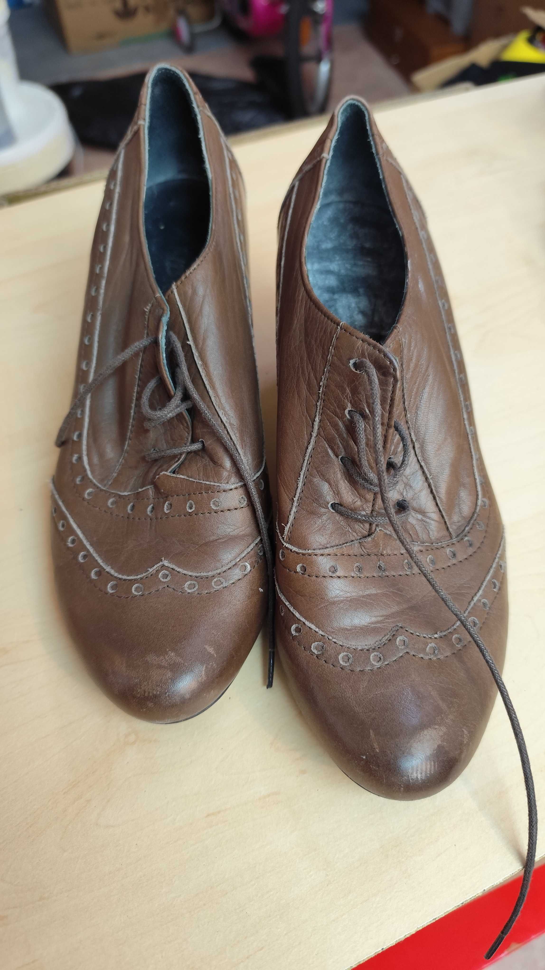 Sapatos de mulher, número 39
