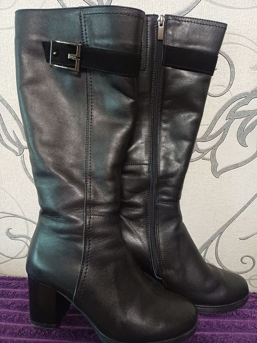 Продам зимові чоботи.