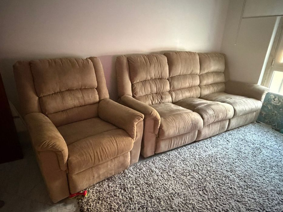 Sofa de 3 lugares mais cadeirao