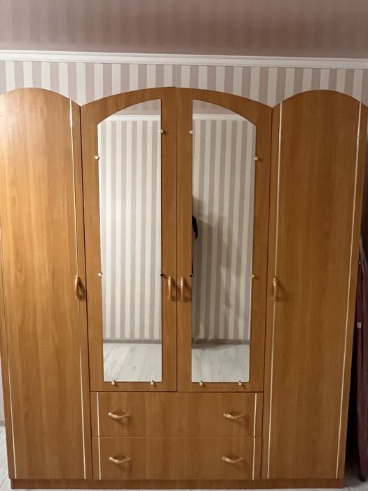 Продається шкаф в хорошому стані