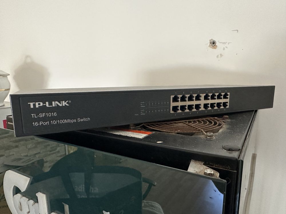 Switch TP Link TL SF1016 em bom estado
