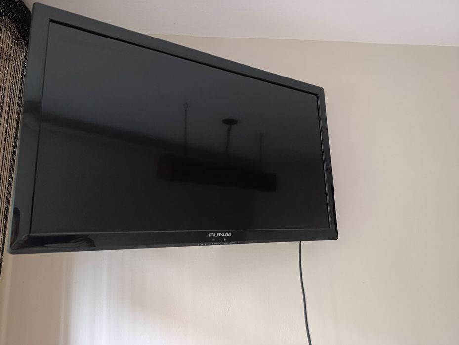 Telewizor 29",  uchwyt scienny , smart tv