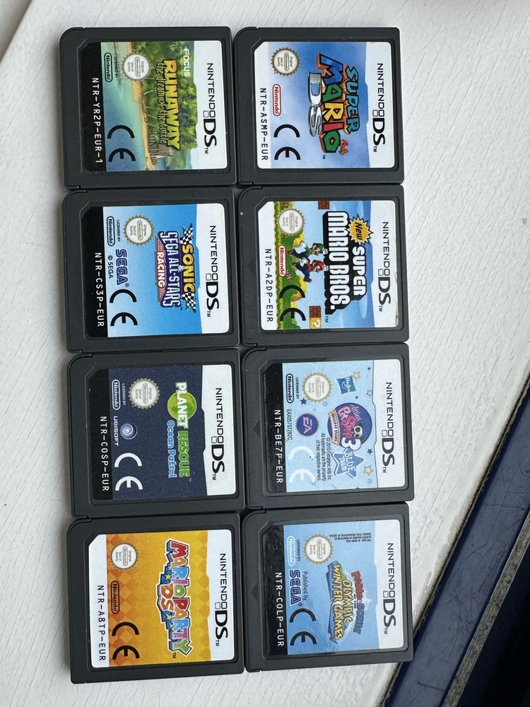 Nintendo DSi com 8 jogos incluídos