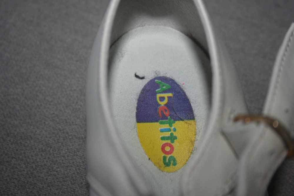 Sapatos brancos ABETITOS nº 27