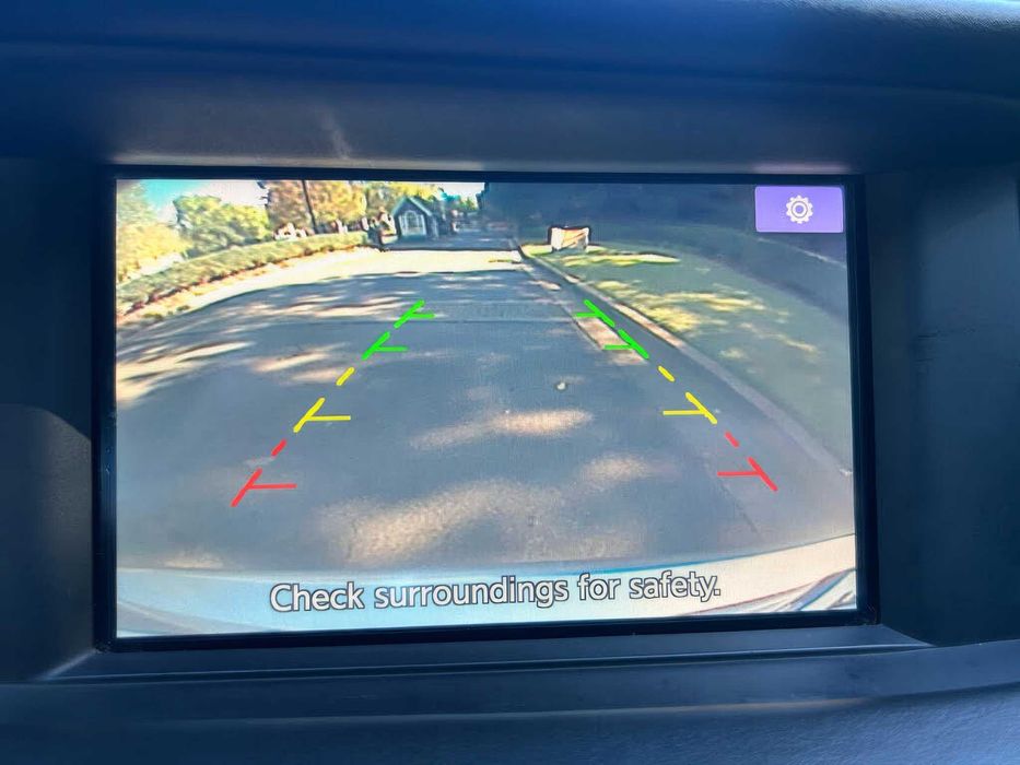 INFINITI QX30 Luxury      2017