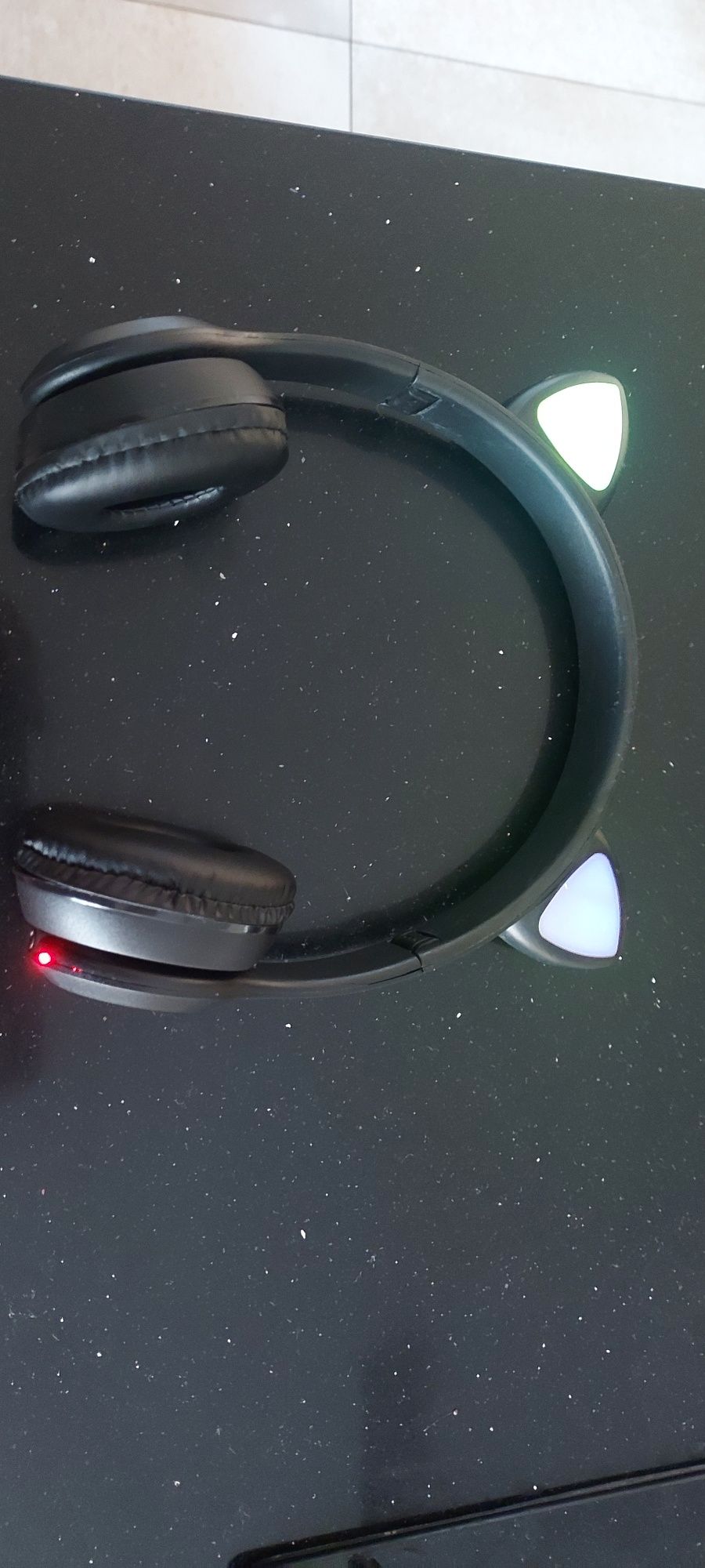 .Różowe i czarne 2x słuchawki nauszne Bluetooth z kocimi uszami.