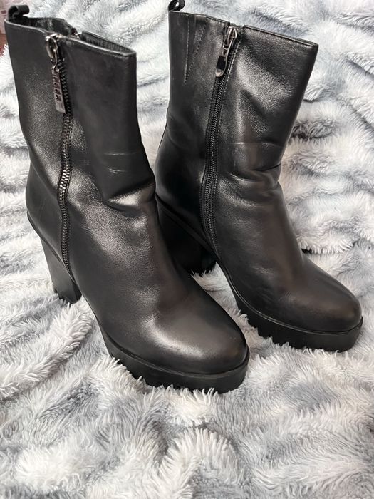 Зимові чоботи на каблуку