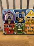 Tablica manipulacyjna drewniana z zamkami Melissa and Doug