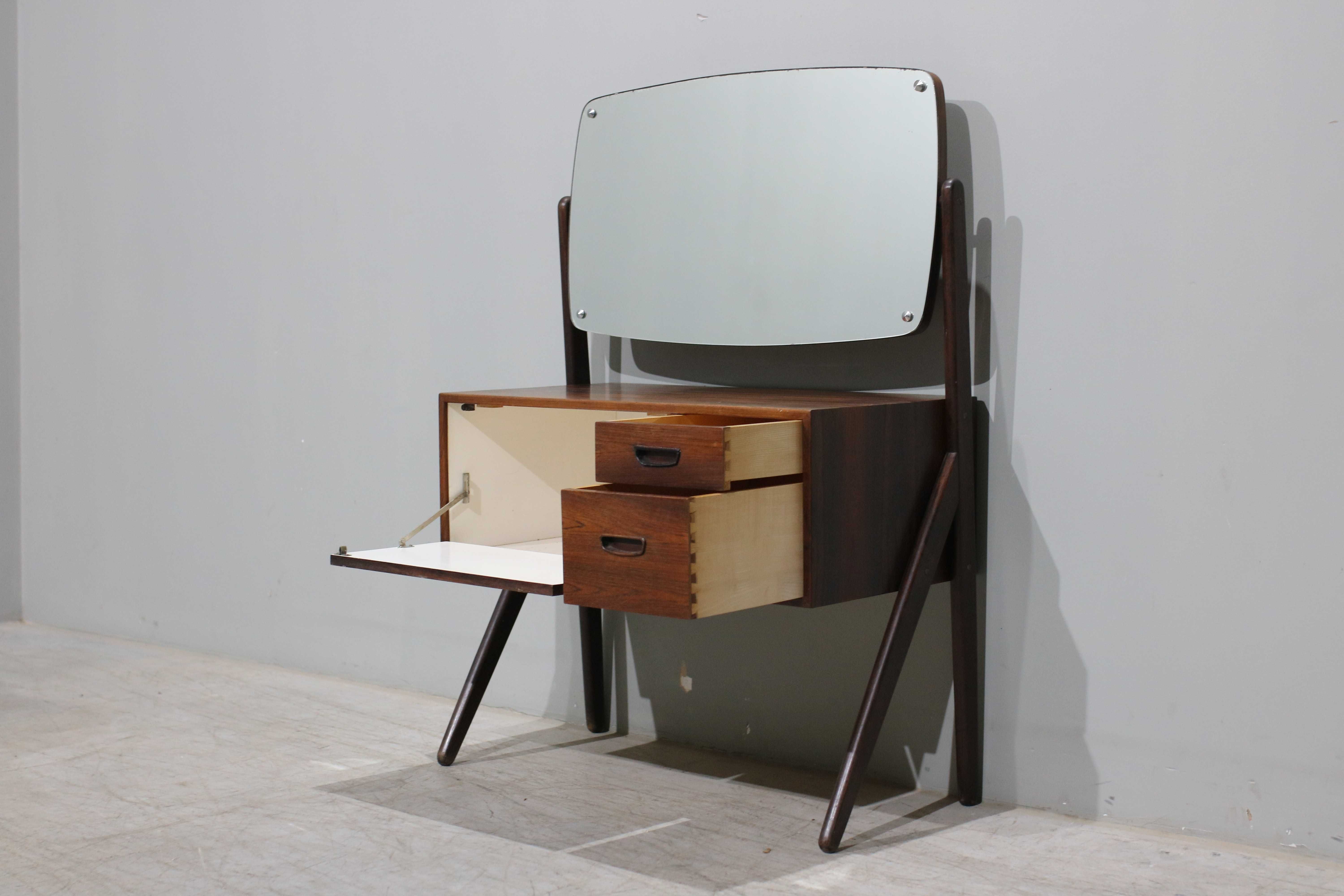 Toucador Orum Furniture em pau santo | Danish Design