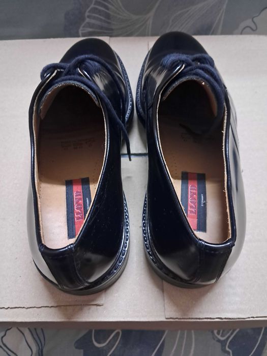 Лаковані шкіряні туфлі LLOYD, німецький бренд, відмінний стан