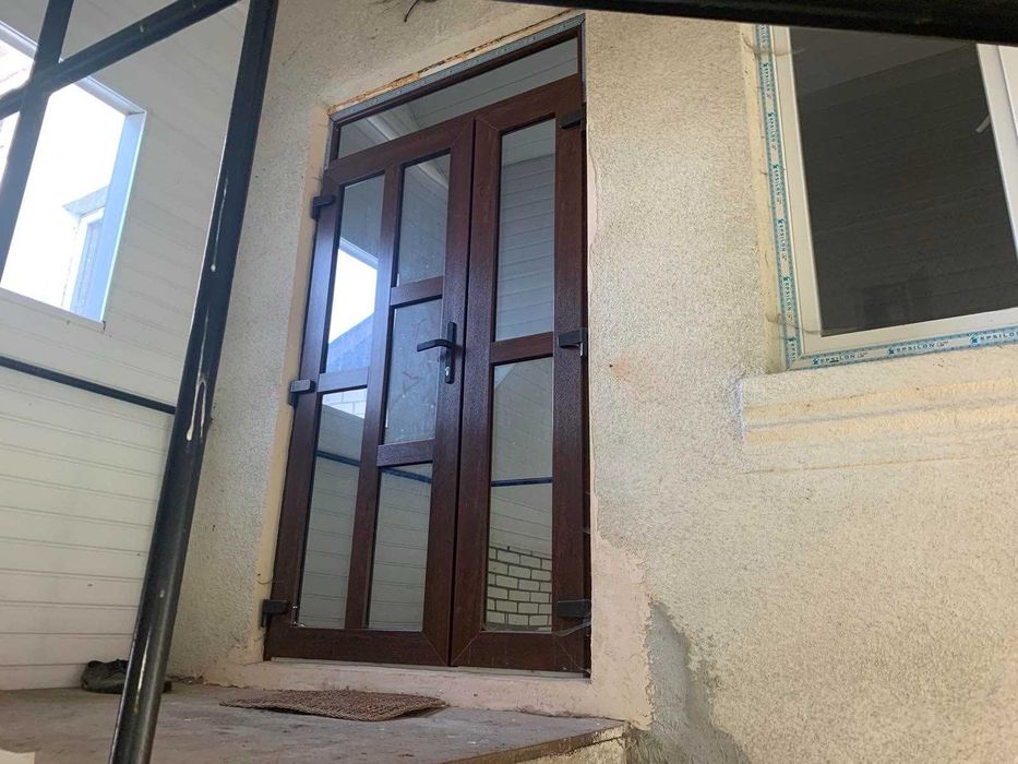 Продається будинок та земельна ділянка. Ідеальне розташування.