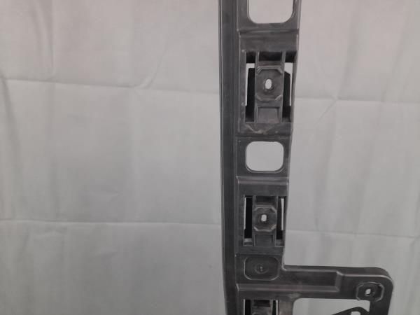 Guia de pára-choques trás direita VOLKSWAGEN Passat (3C2)