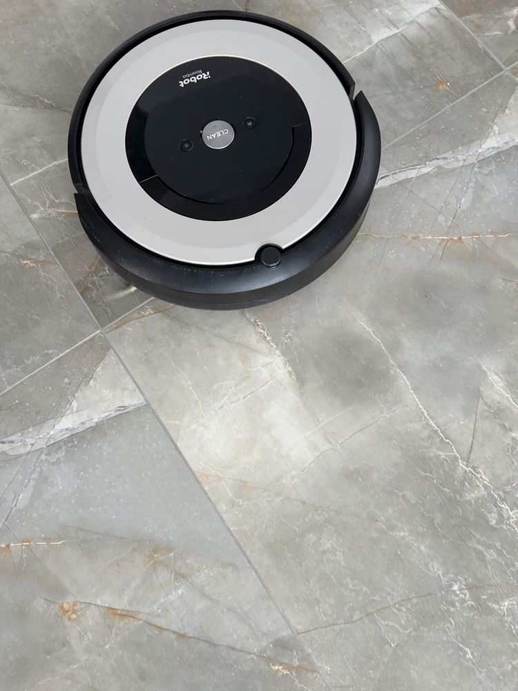 IRobot sprzatajacy Roomba e5