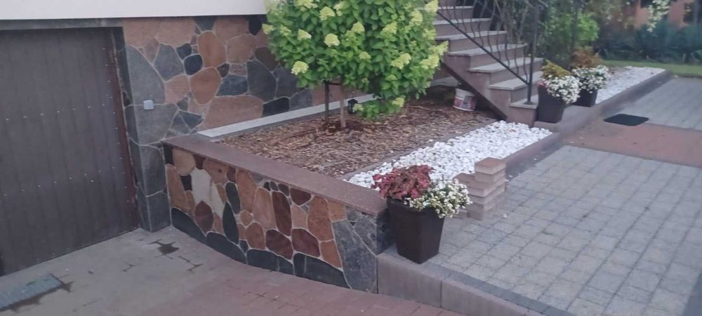 Kamień; naturalny; cięty; polny; otoczak; graniitowy; plastry