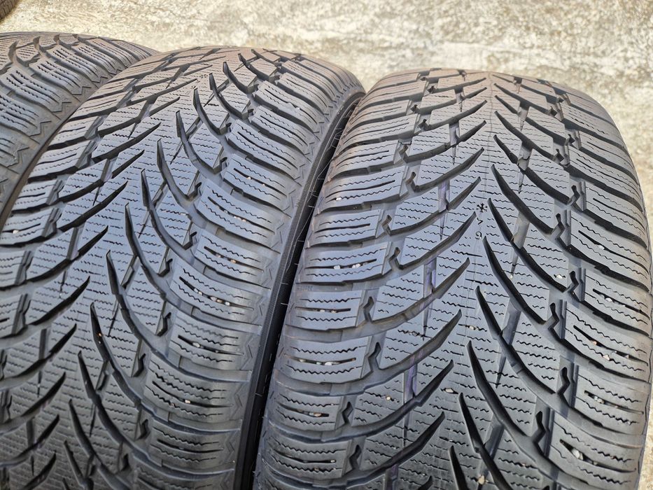 Зимові шини, резина 235 55 R18 Nokian (Нокіан) 4шт.