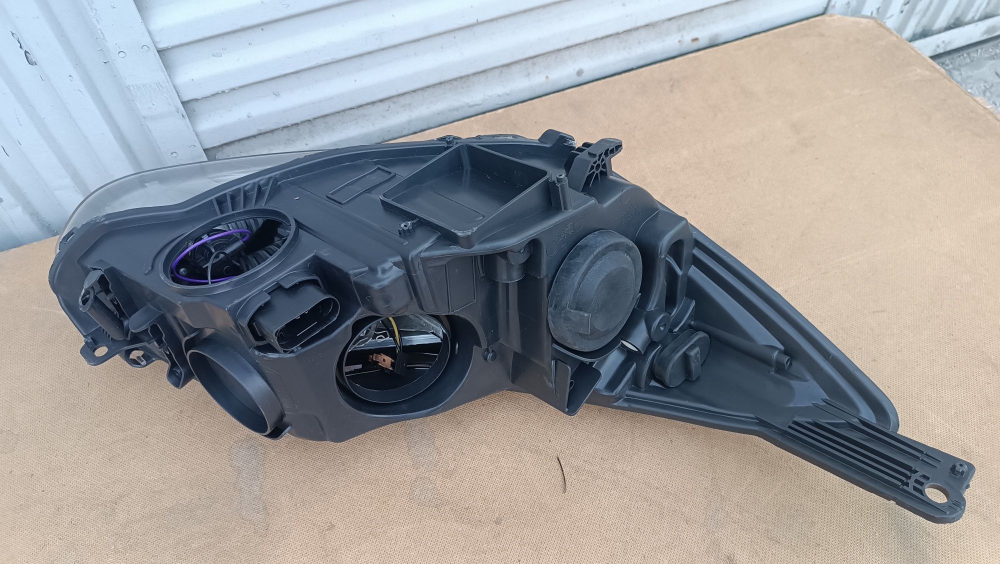 Vendo farol esquerdo de Ford focus 3