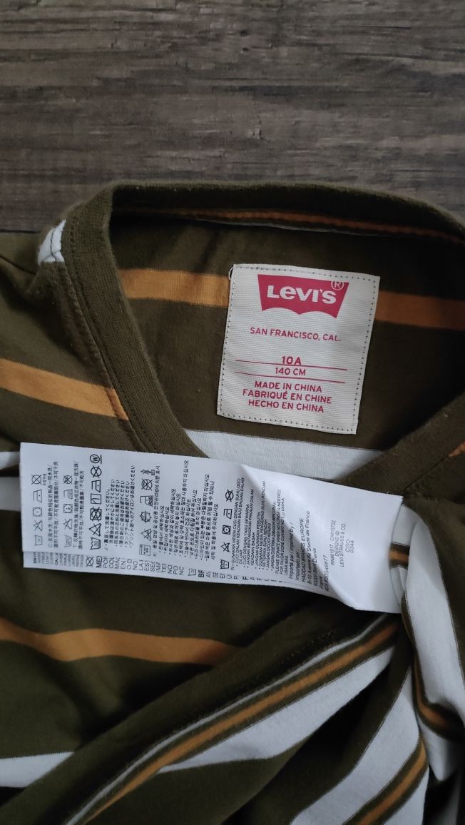 świetny t-shirt Levi's