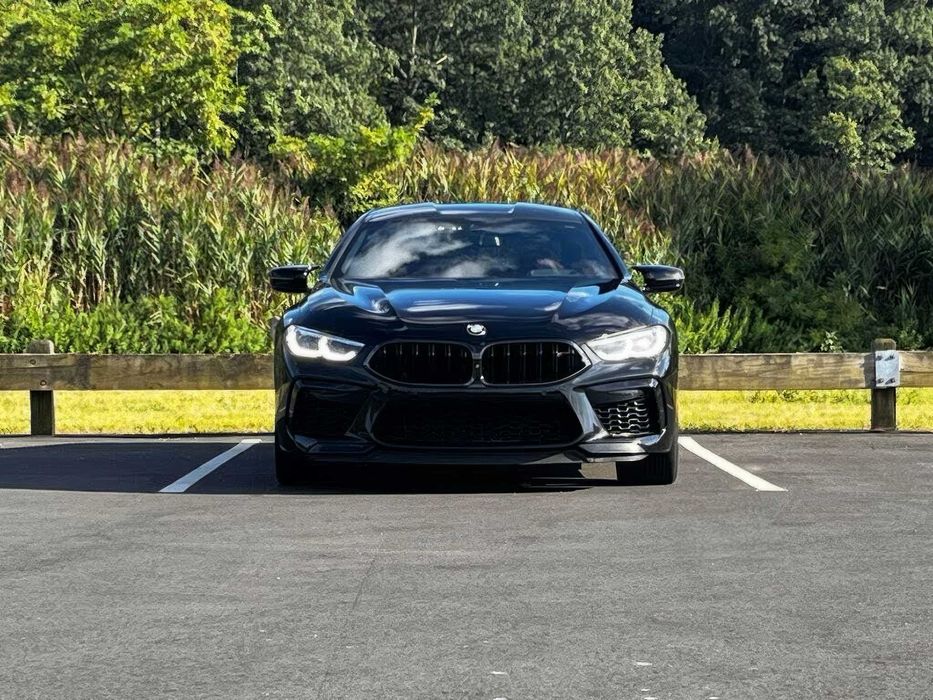 BMW M8      2022