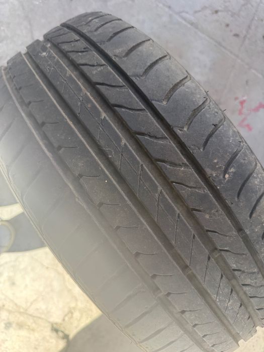 Pneus quase novos 225/45 R18
